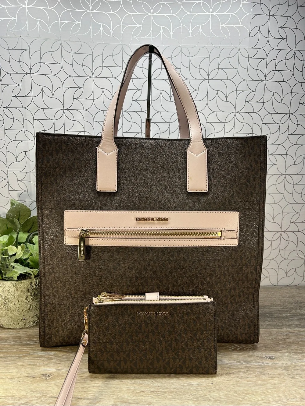 9508 Michael Kors Brown Tote with Pale Pink Trim and Matching Wristlet 269019508